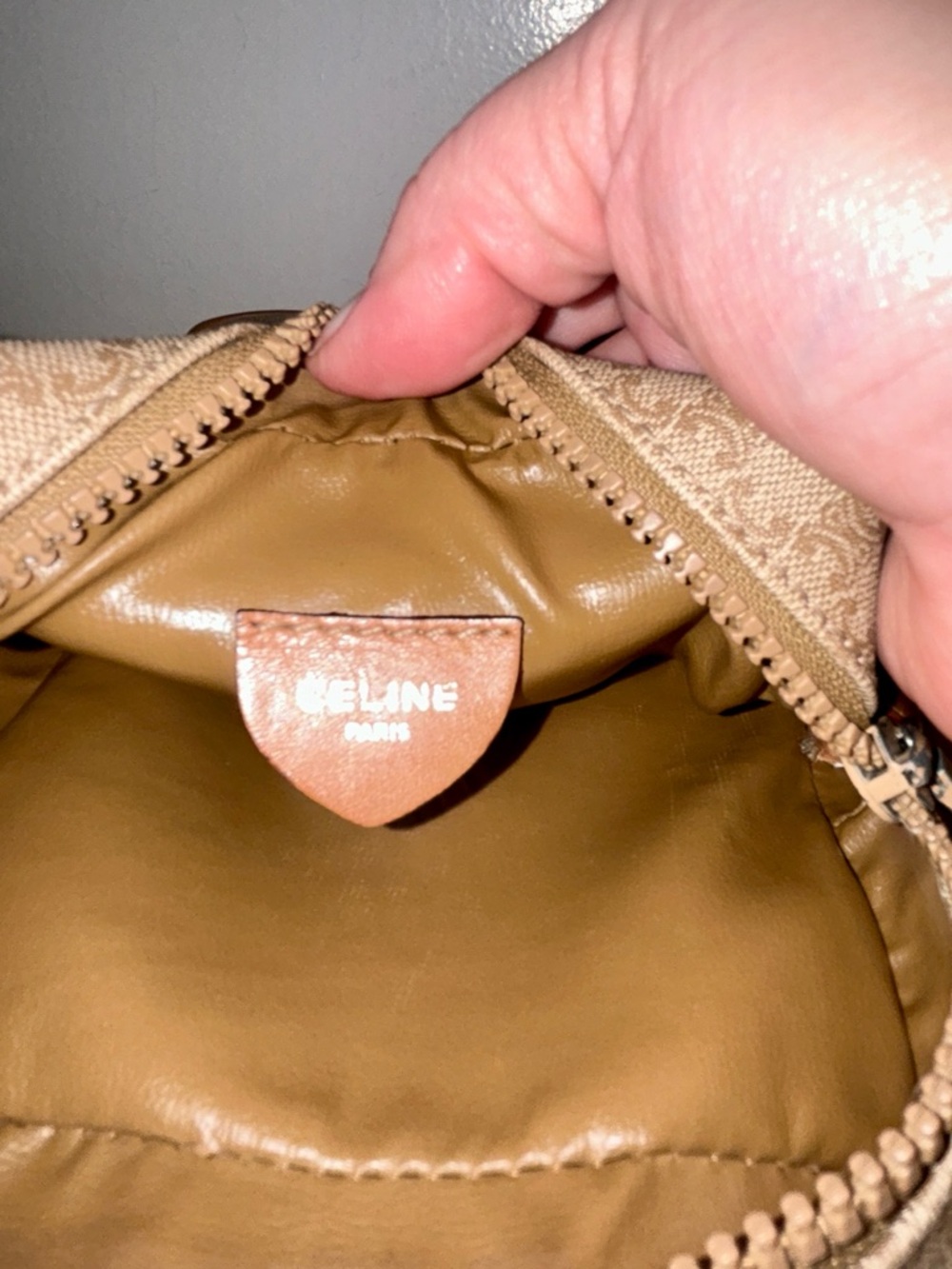 Vintage and Rare Celine Macadam canvas crossbody bag. - Picture 8 of 9